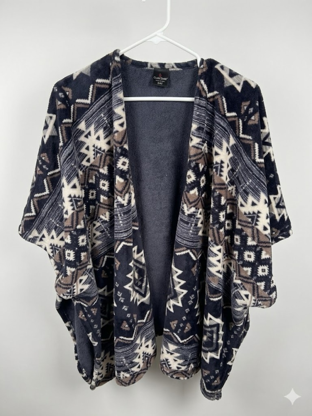 Cuddl Duds Navy and Cream Patterned Fleece Wrap